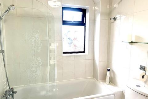 2 bedroom apartment to rent, Northwick Avenue, Harrow HA3
