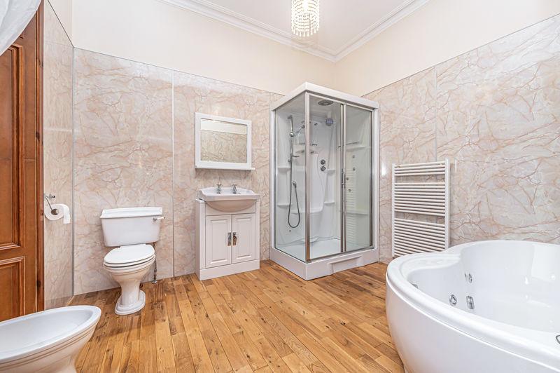 En Suite Bathroom
