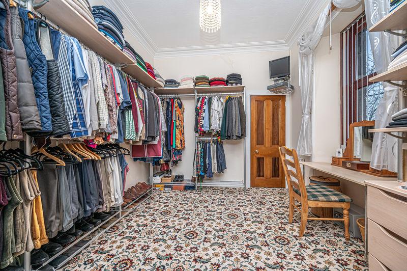 Walk-in Wardrobe