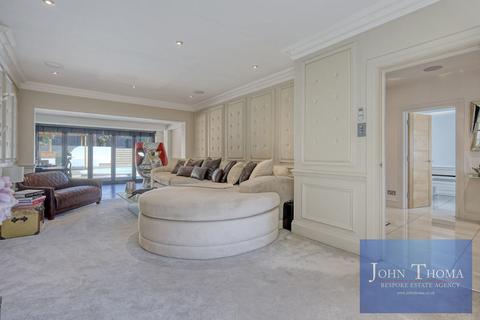 4 bedroom detached house for sale, Courtland Drive, Chigwell IG7