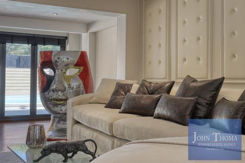 4 bedroom detached house for sale, Courtland Drive, Chigwell IG7