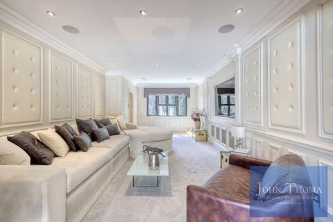 4 bedroom detached house for sale, Courtland Drive, Chigwell IG7