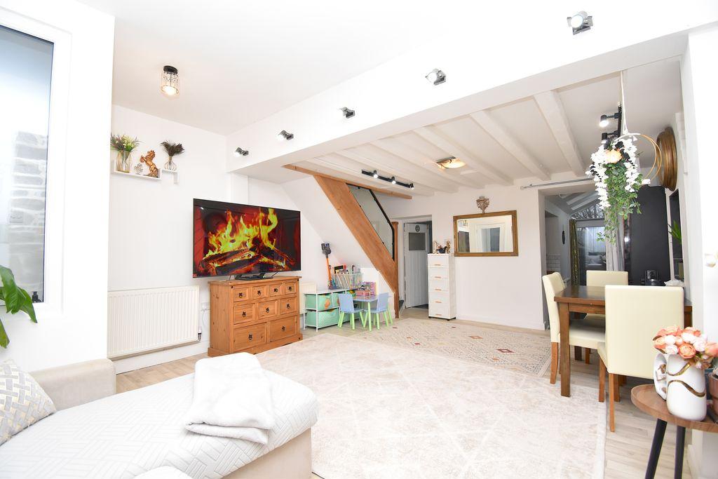Sitting/Dining Room