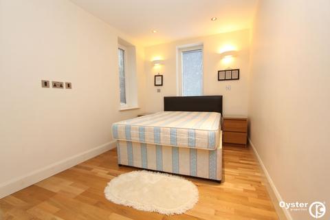 1 bedroom flat to rent, Woodford Road, Watford, WD17