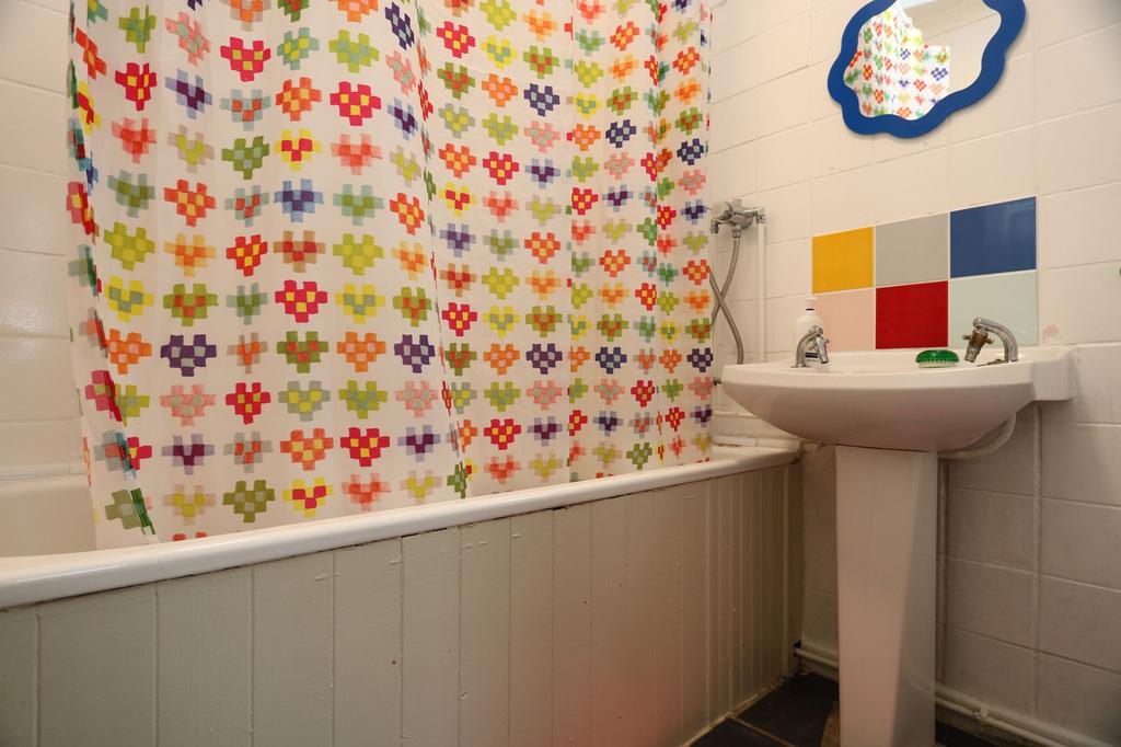 Bathroom (Ground Floor)
