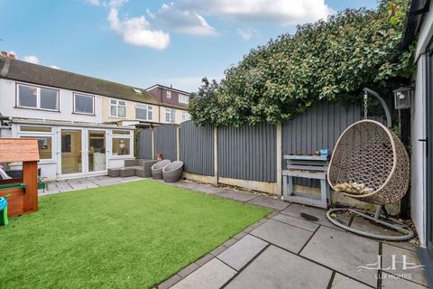 3 bedroom terraced house for sale, Abbs Cross Gardens, Hornchurch