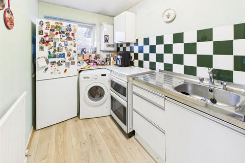 undefined, Fearnley Crescent, Hampton
