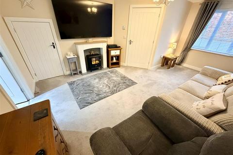 3 bedroom semi-detached house for sale, Hillfield Close, Albert Village, Swadlincote