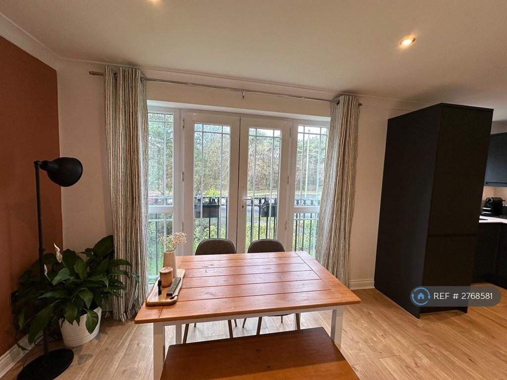 Dining Area / Balcony
