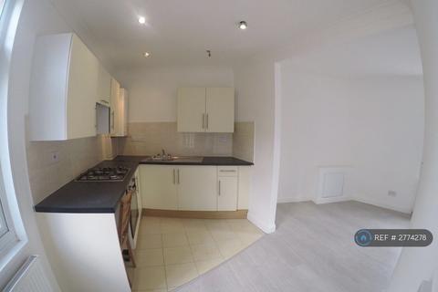 Studio to rent, Belmont Hill, London, SE13