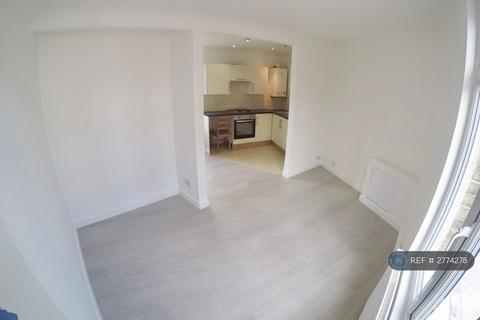 Studio to rent, Belmont Hill, London, SE13