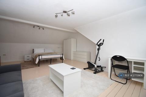 1 bedroom in a house share to rent, Perry Hill, London, SE6