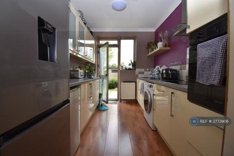 1 bedroom in a house share to rent, Perry Hill, London, SE6