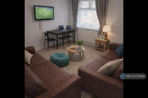 4 bedroom terraced house to rent, Midland Avenue, Nottingham, NG7