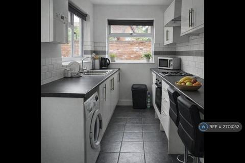 4 bedroom terraced house to rent, Midland Avenue, Nottingham, NG7