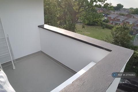Studio to rent, Berwick House, London, N2