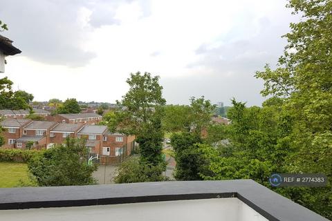 Studio to rent, Berwick House, London, N2