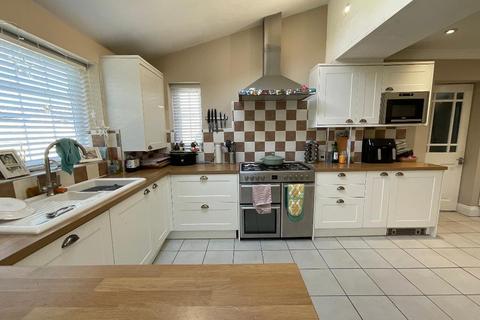 3 bedroom semi-detached house for sale, Hornchurch RM12