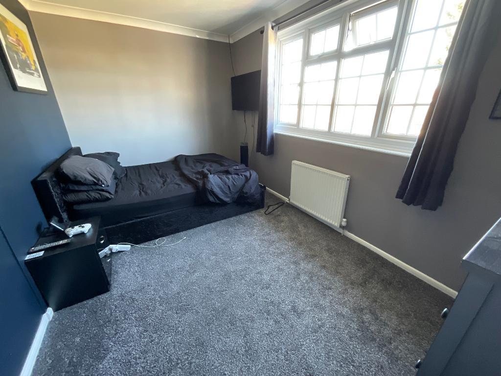 BEDROOM TWO 13'5 x 8'5