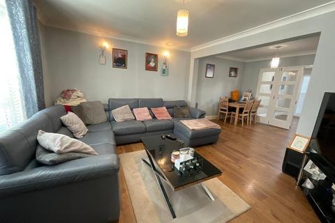 3 bedroom semi-detached house for sale, Hornchurch RM12