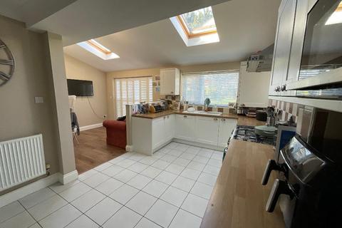 3 bedroom semi-detached house for sale, Hornchurch RM12