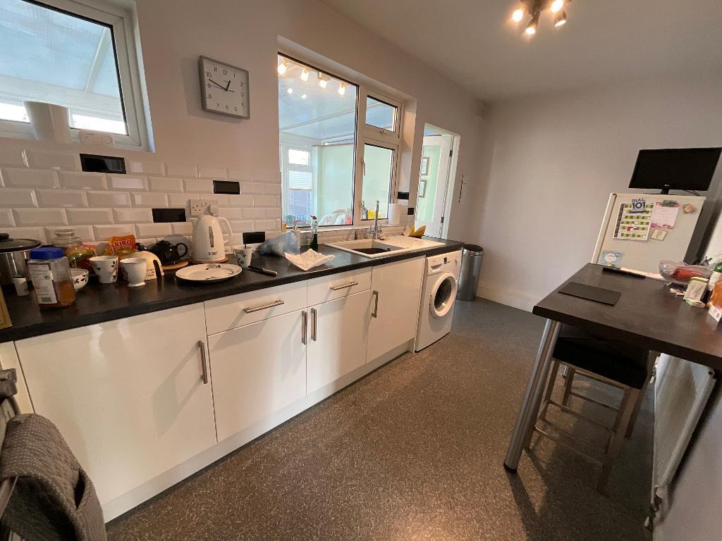 KITCHEN 15'5 x 7'
