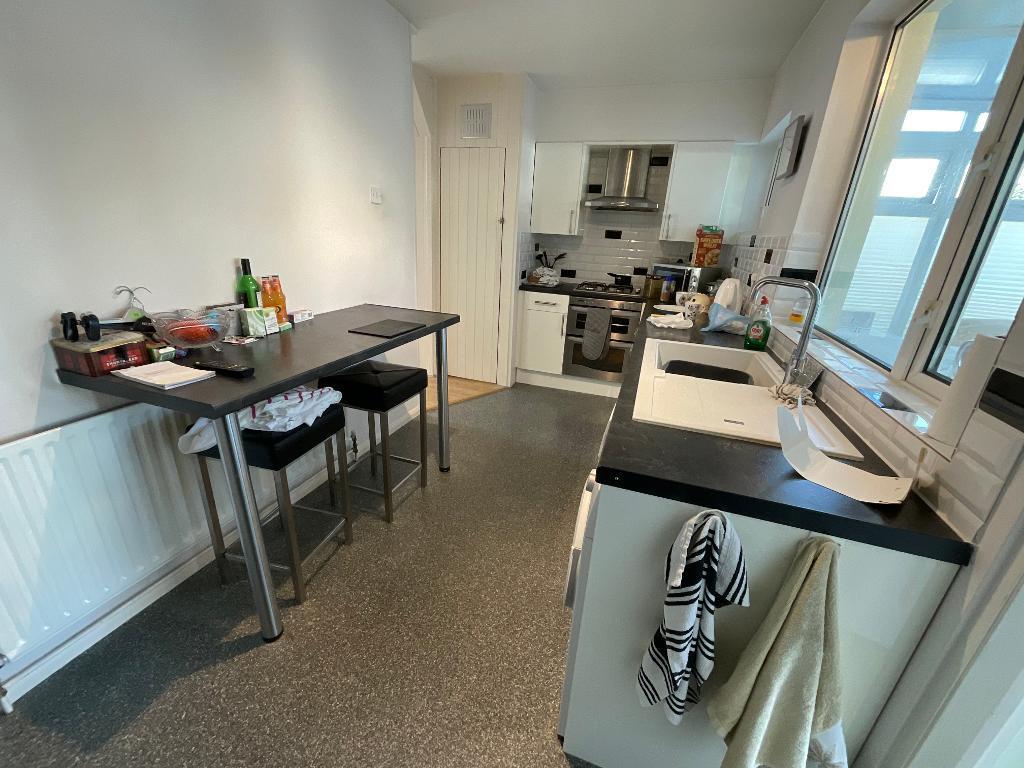 KITCHEN 15'5 x 7'