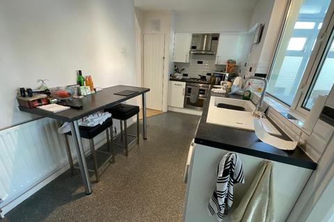 2 bedroom end of terrace house for sale, Hornchurch RM11