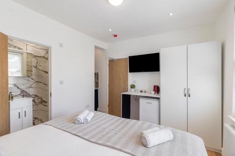 1 bedroom in a house share to rent, Edgware HA8