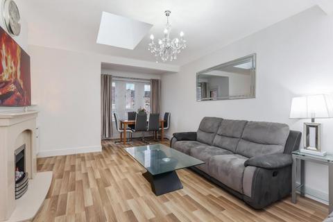 undefined, Ballindalloch Drive, Dennistoun, G31 3DN