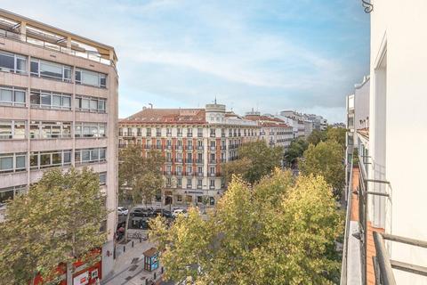 4 bedroom apartment, Property To Renovate In Chamberí, Almagro - Madrid