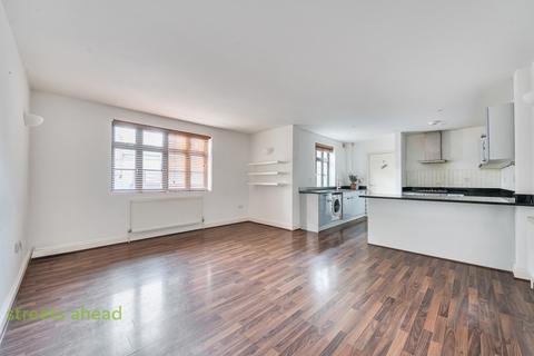3 bedroom house to rent, Paddock Gardens, London, SE19