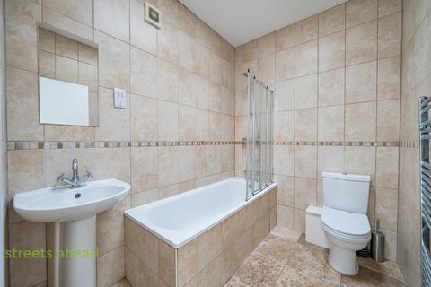 3 bedroom house to rent, Paddock Gardens, London, SE19