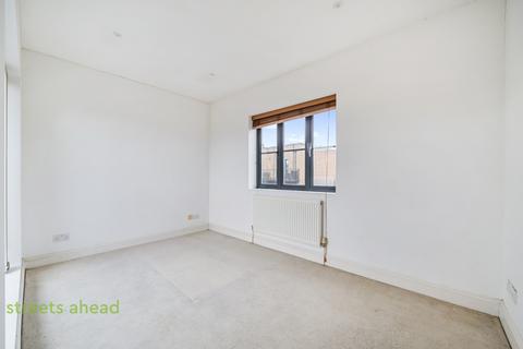 3 bedroom house to rent, Paddock Gardens, London, SE19