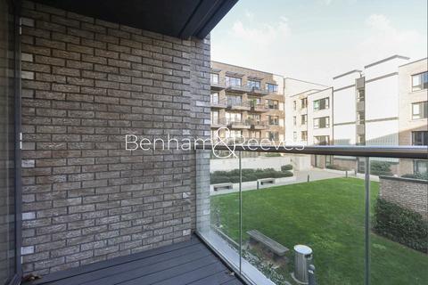 3 bedroom apartment to rent, Winchester Square, London, SE8