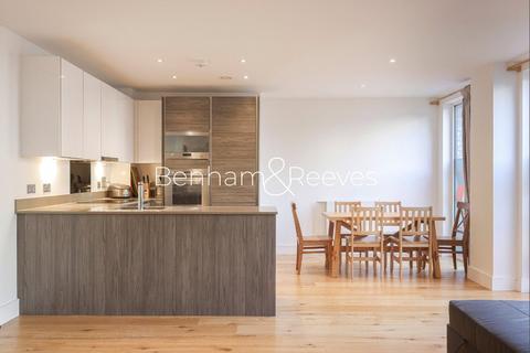 3 bedroom apartment to rent, Winchester Square, London, SE8