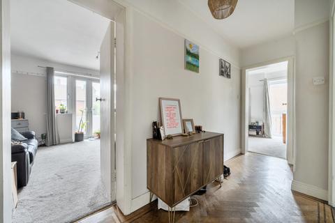 2 bedroom apartment for sale, Courtlands, Maidenhead, Berkshire