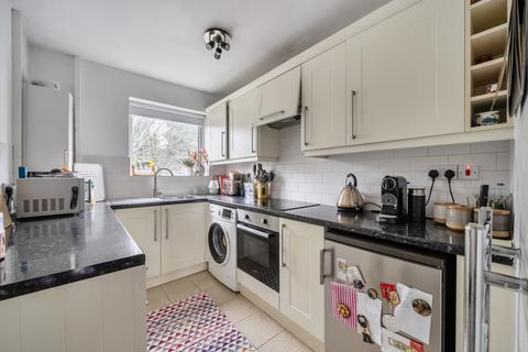 2 bedroom apartment for sale, Courtlands, Maidenhead, Berkshire