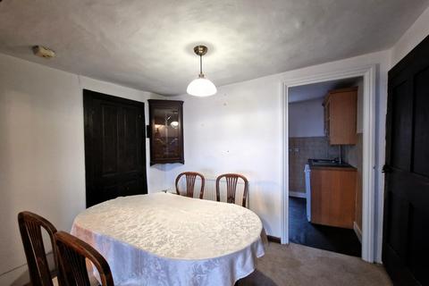 4 bedroom house to rent, Beach Street, Deal, CT14