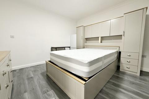 1 bedroom in a house share to rent, Kingsley Road, Hounslow, TW3
