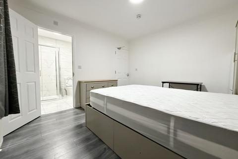 1 bedroom in a house share to rent, Kingsley Road, Hounslow, TW3