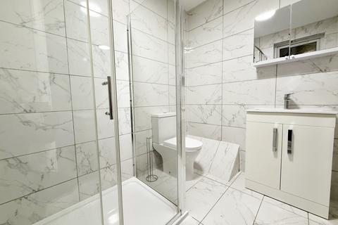 1 bedroom in a house share to rent, Kingsley Road, Hounslow, TW3