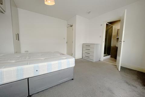 1 bedroom in a house share to rent, Orchard Avenue, Hounslow, TW5