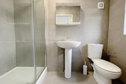 1 bedroom in a house share to rent, Orchard Avenue, Hounslow, TW5
