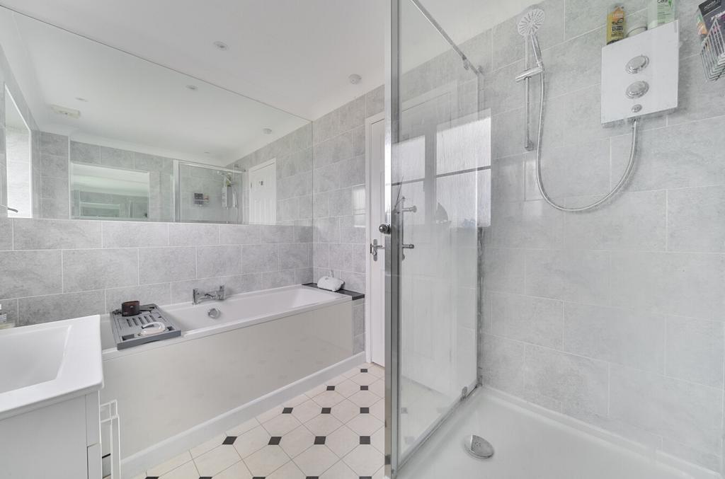 Bath/Shower Room