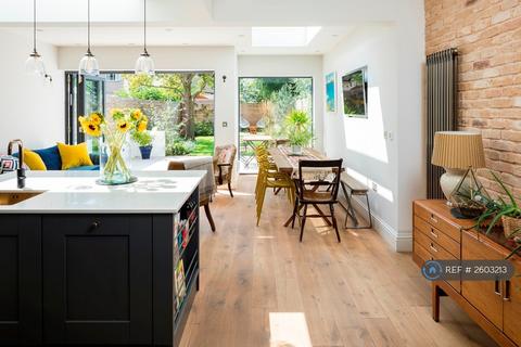 4 bedroom terraced house to rent, Orleans Road, London, SE19