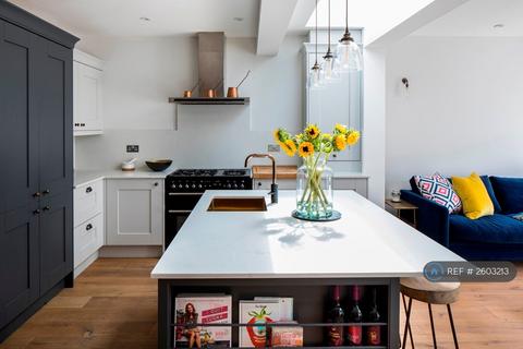 4 bedroom terraced house to rent, Orleans Road, London, SE19