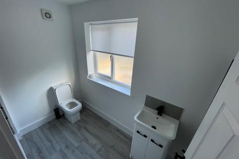 undefined, Room 3, Brook Road