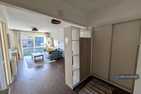 1 bedroom flat to rent, Rawlins Court, Beckenham, BR3