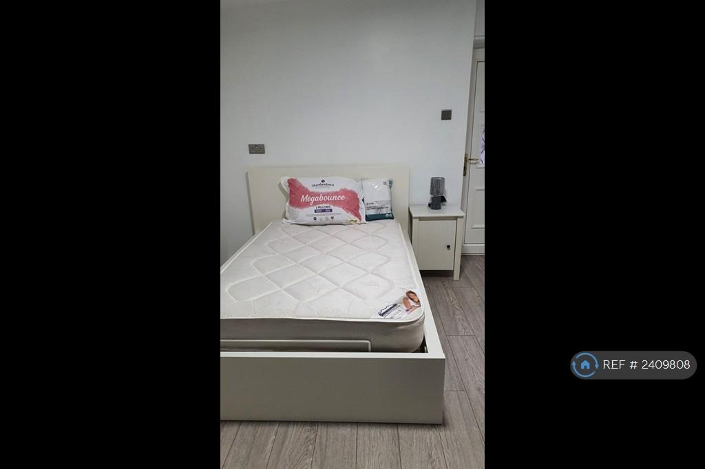 Downstairs Bedroom 1